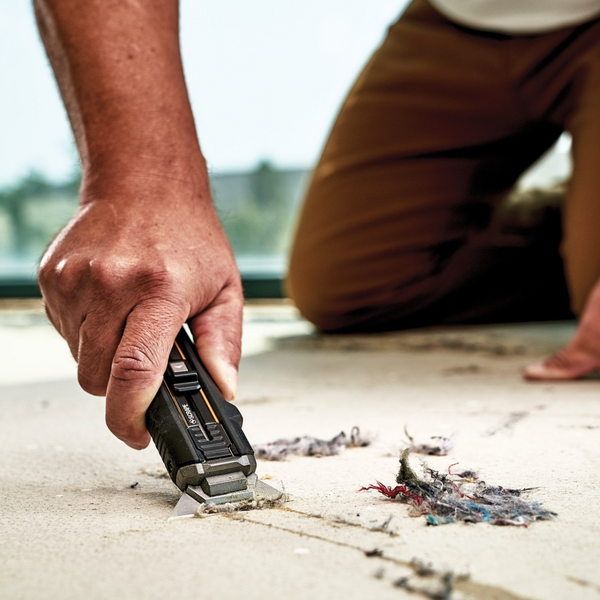 ToughBuilt 2-in-1 Scraper Utility Knife - 570092