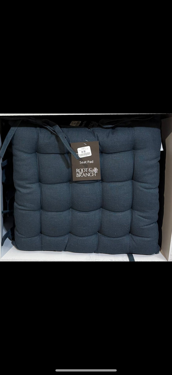 R&B NAVY 16 TUCK SEAT PAD - 642870