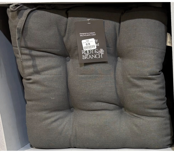 R&B DARK GREY CHUNKY SEAT PAD - 64287